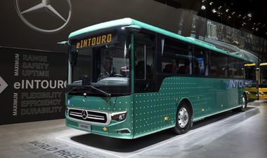 Mercedes-Benz eIntouro debuts at Busworld