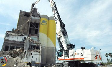 Hercal Acquires Liebherr R 980 Demolition Excavator