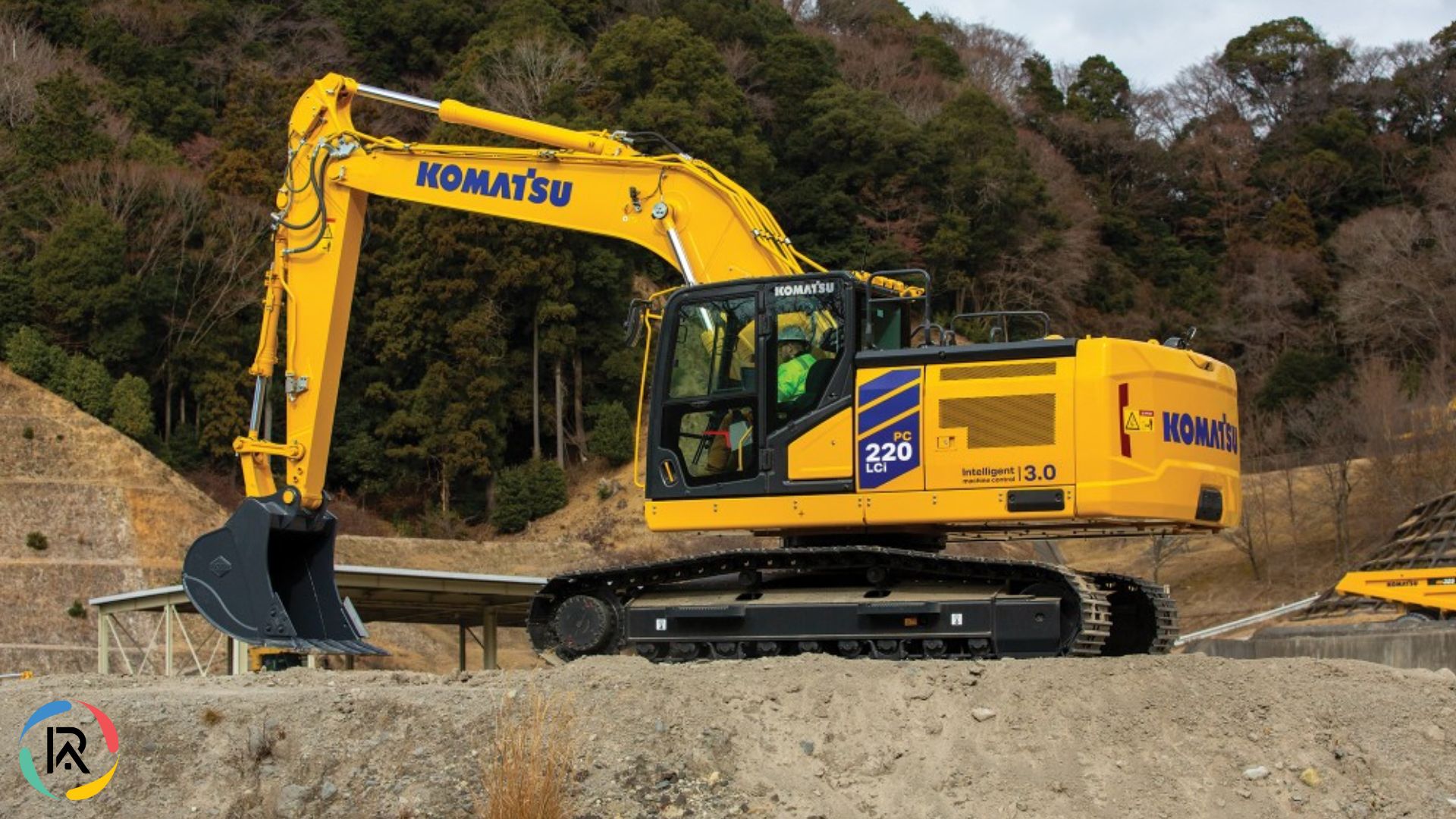 Komatsu Excavator PC220LCi-12 Gets Rototilt Tiltrotator