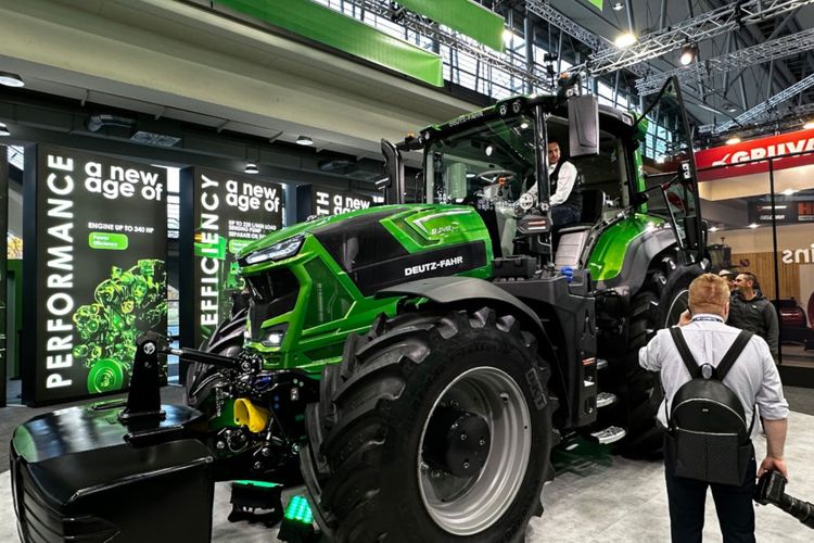 DEUTZ-FAHR Launches New 8 Series TTV at Agritechnica 2025