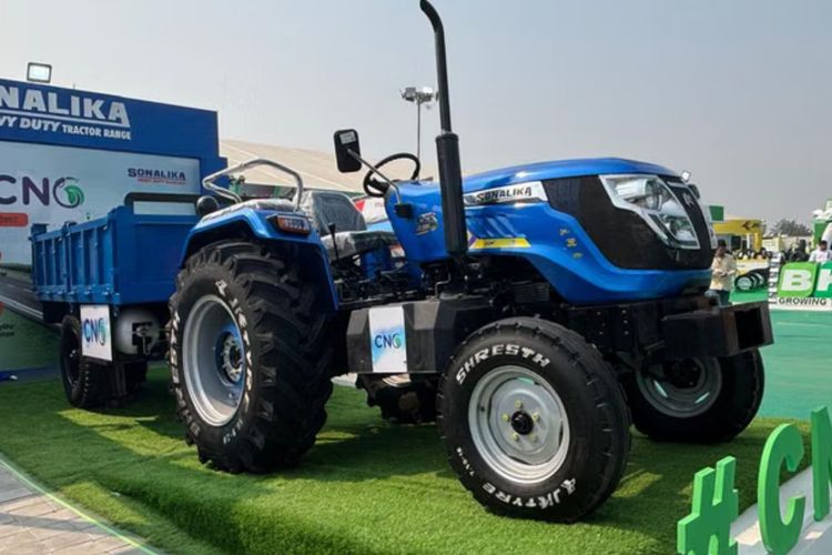 Sonalika Launches First CNG/CBG Tractor at Agrovision 2025