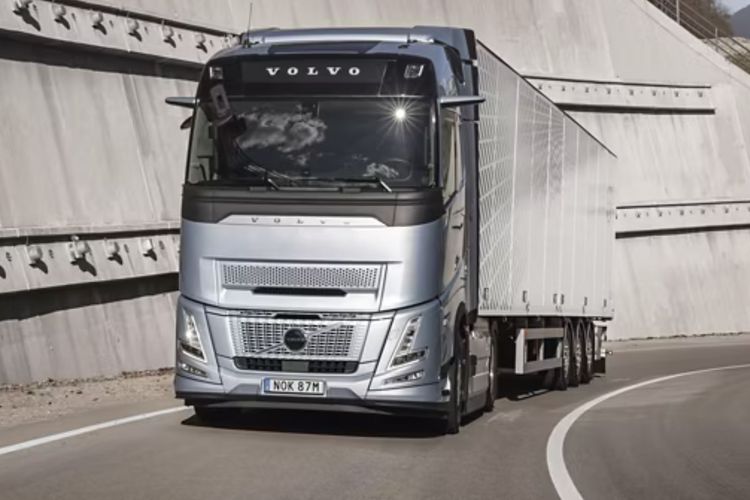 Volvo Trucks launches stop/start engine technology