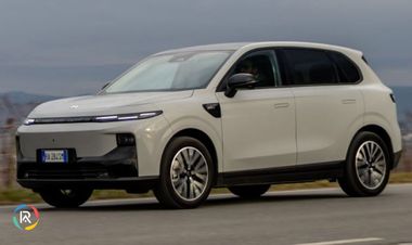 Leapmotor Debuts B10 Hybrid EV at Brussels Motor Show