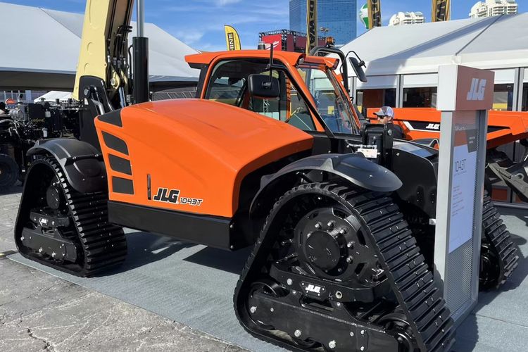 JLG Industries Unveils Prototype Quad-Track Telehandler 