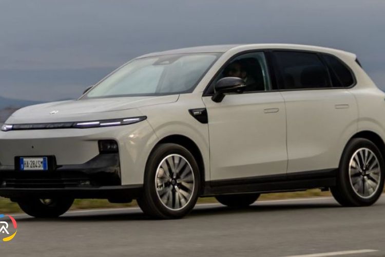 Leapmotor Debuts B10 Hybrid EV at Brussels Motor Show